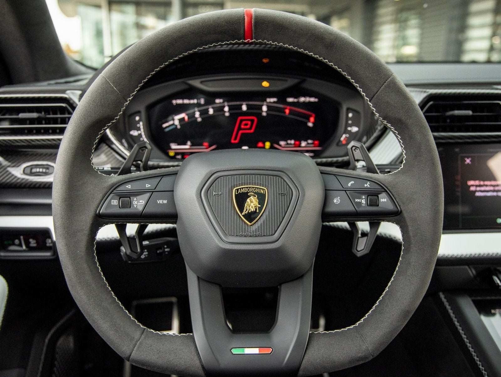 2025 Lamborghini Urus SE