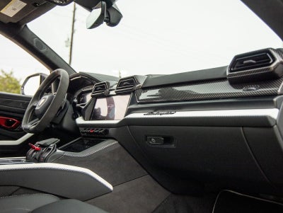 2025 Lamborghini Urus SE