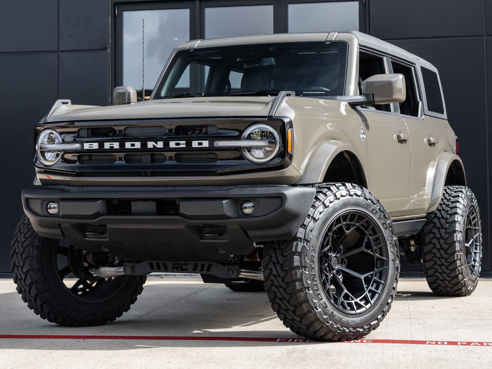 2025 Ford Bronco Outer Banks