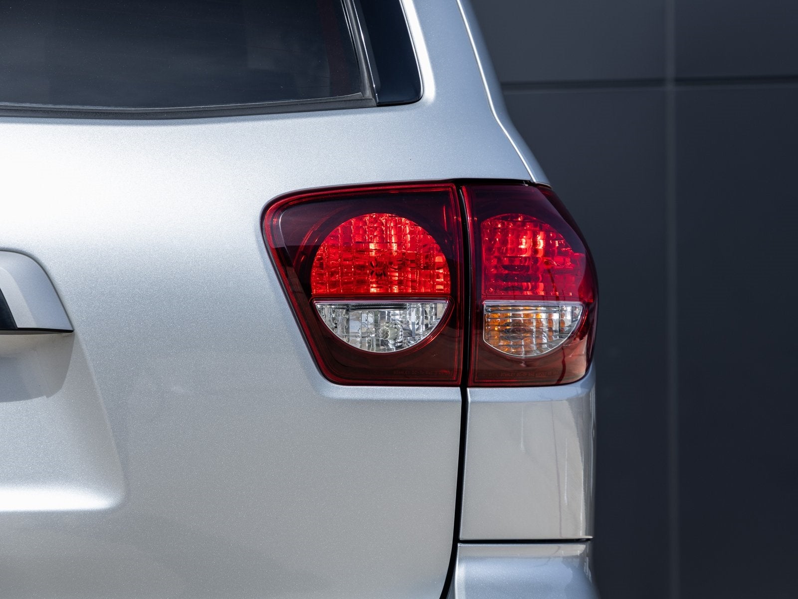 2020 Toyota Sequoia SR5 5.7L