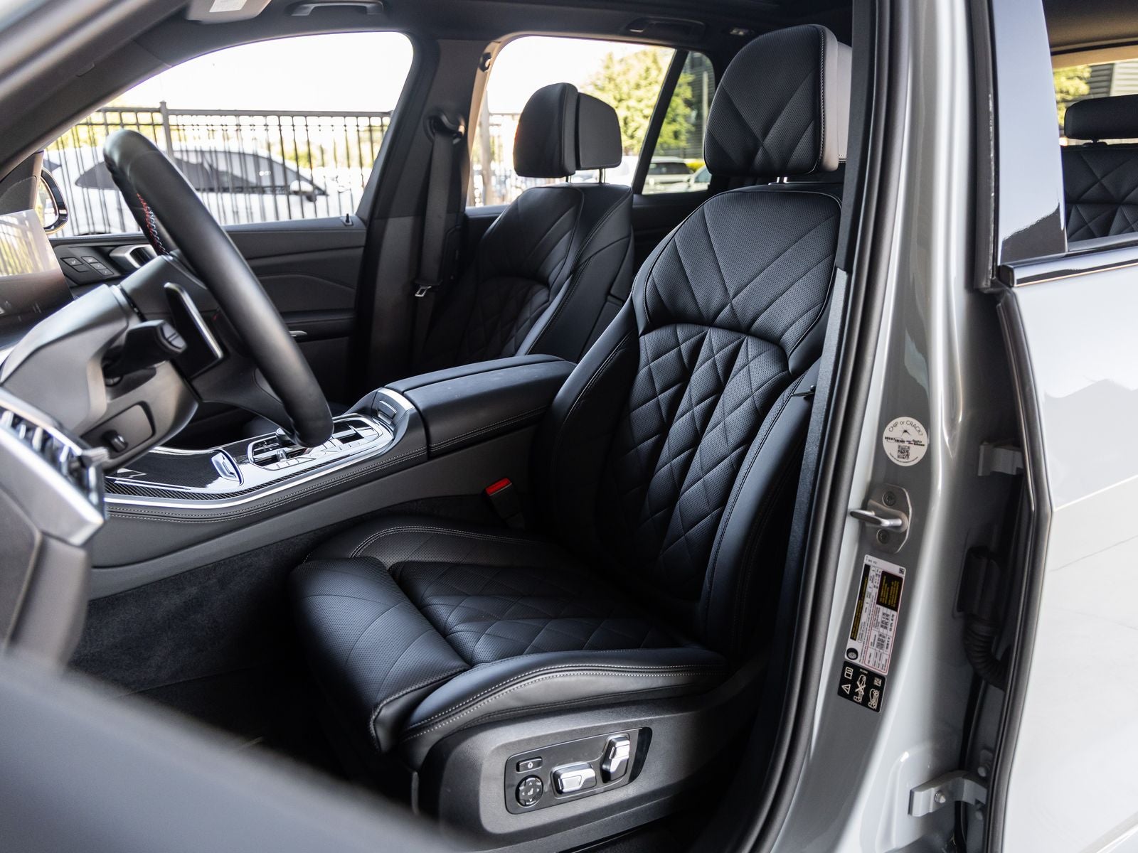 2025 BMW X5 M60i