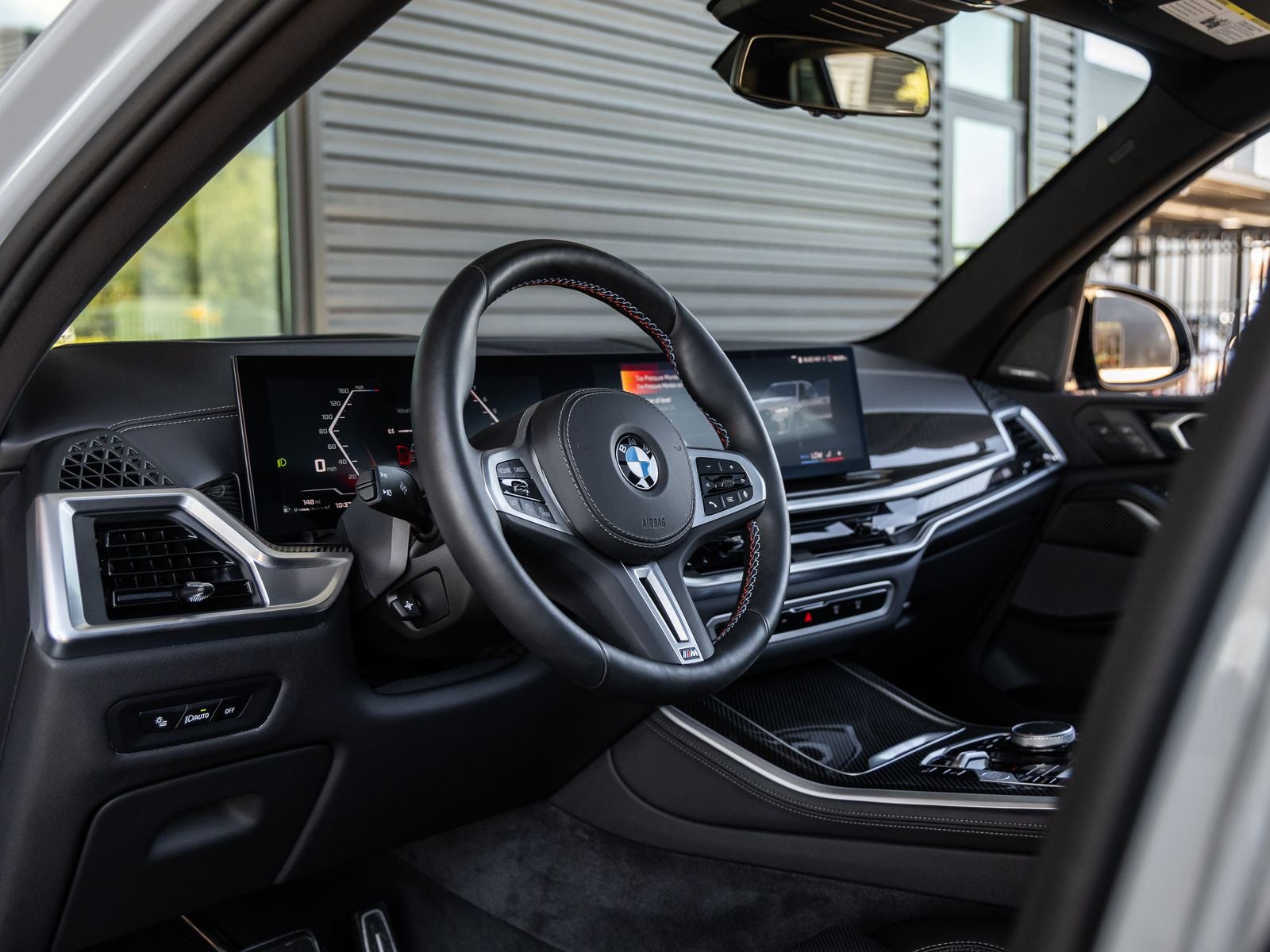 2025 BMW X5 M60i