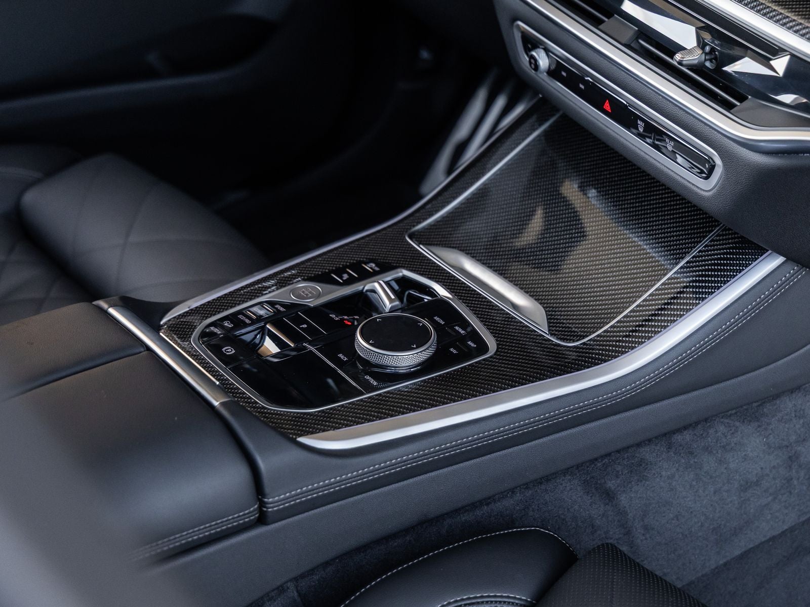 2025 BMW X5 M60i
