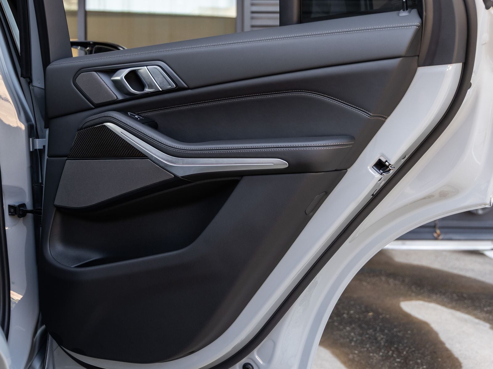 2025 BMW X5 M60i