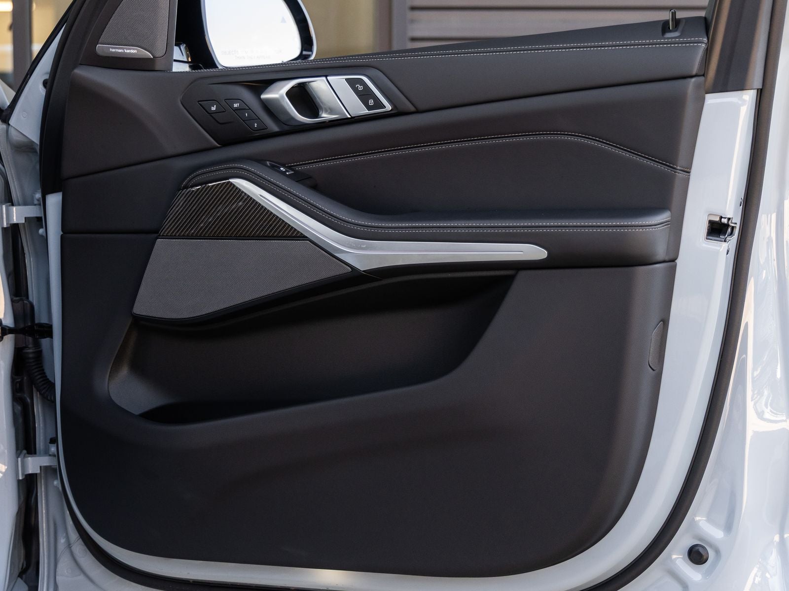2025 BMW X5 M60i