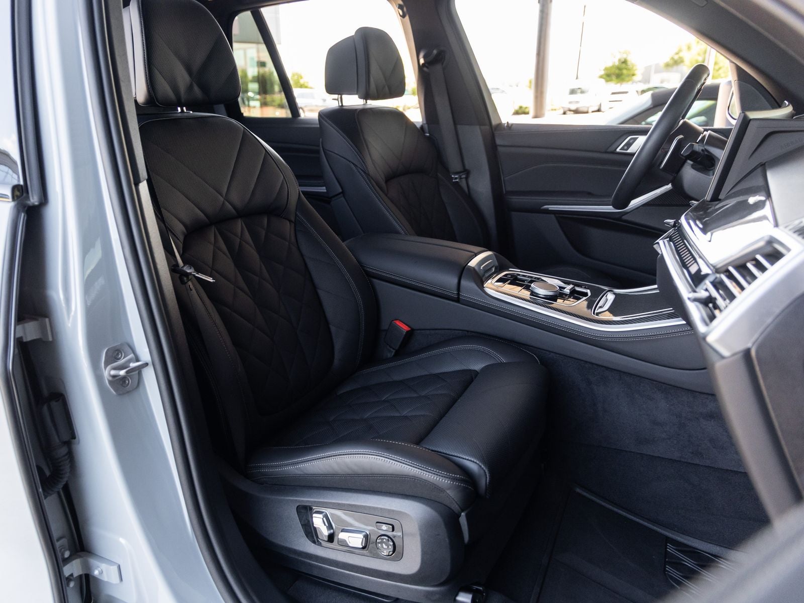 2025 BMW X5 M60i