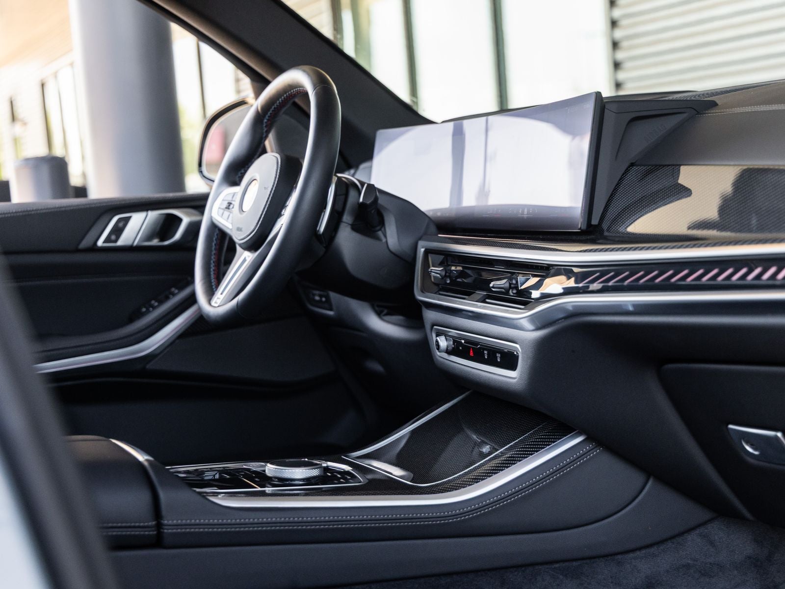 2025 BMW X5 M60i