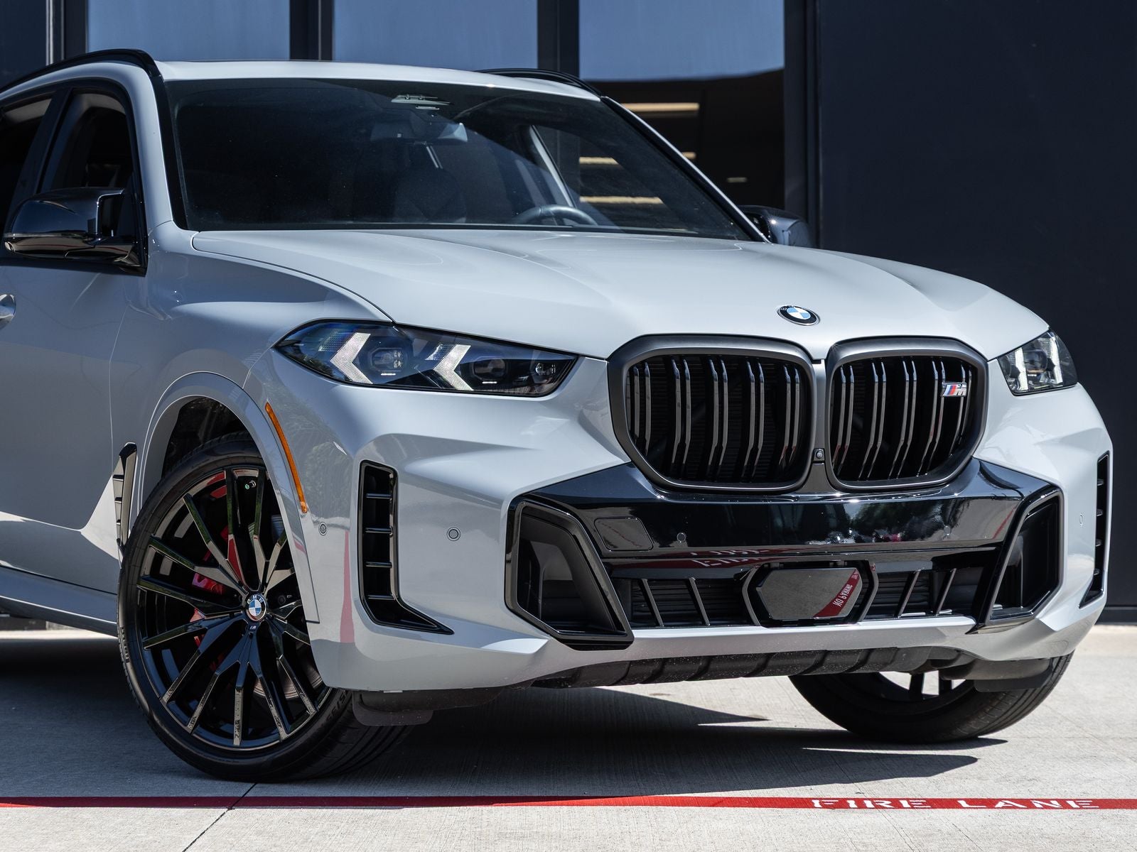 2025 BMW X5 M60i
