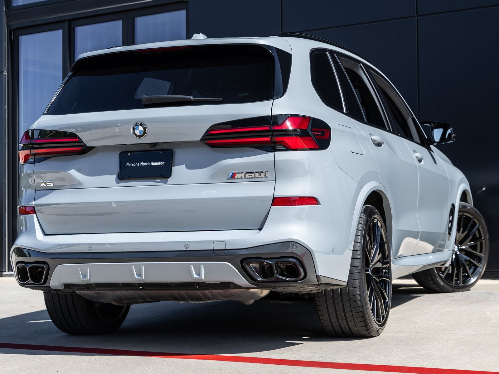 2025 BMW X5 M60i
