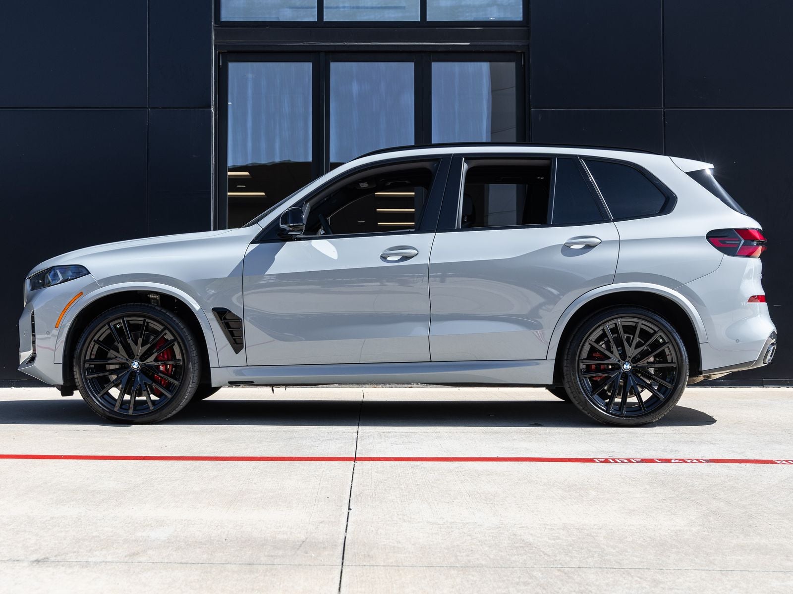 2025 BMW X5 M60i