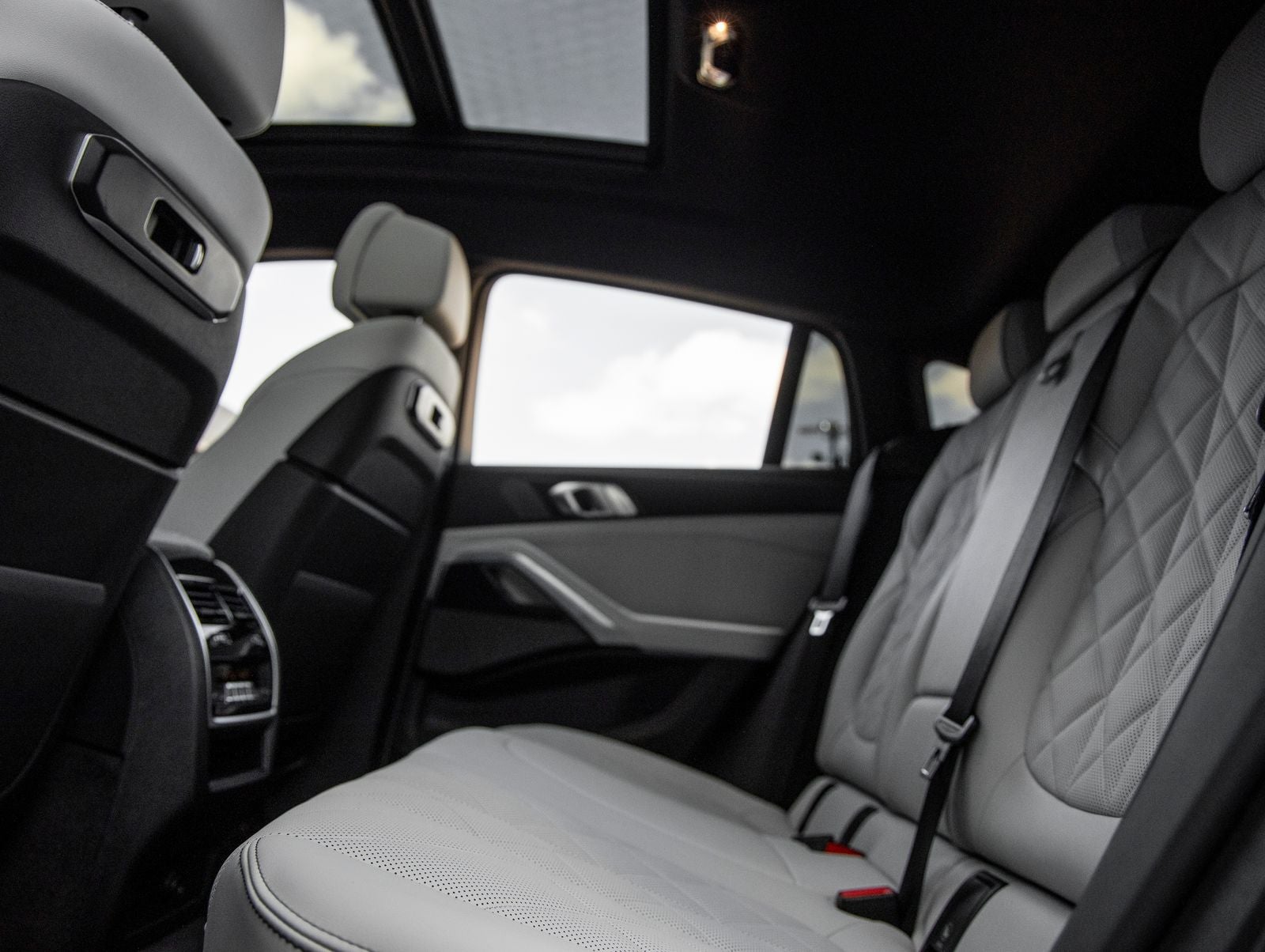 2025 BMW X6 xDrive40i
