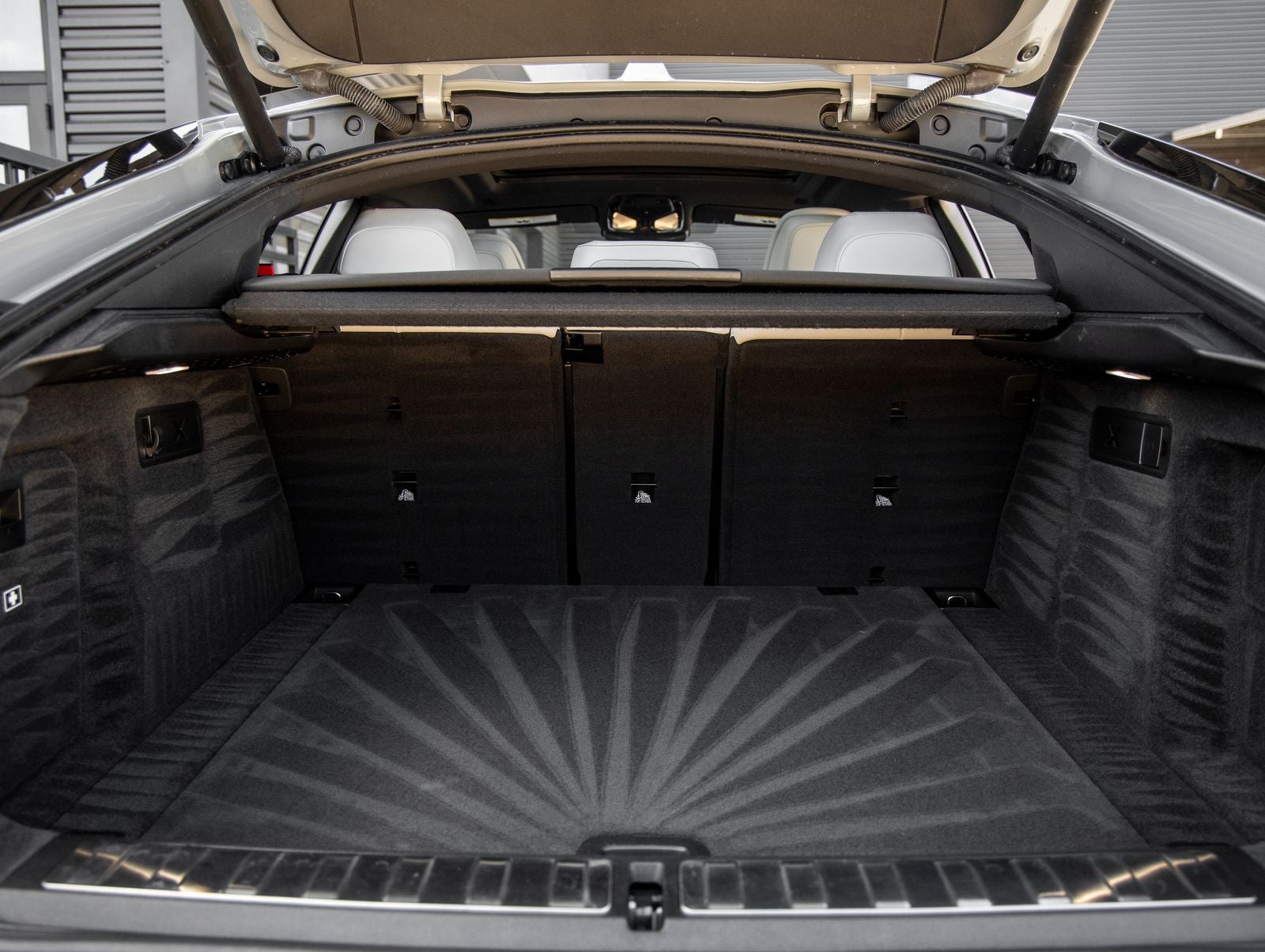 2025 BMW X6 xDrive40i