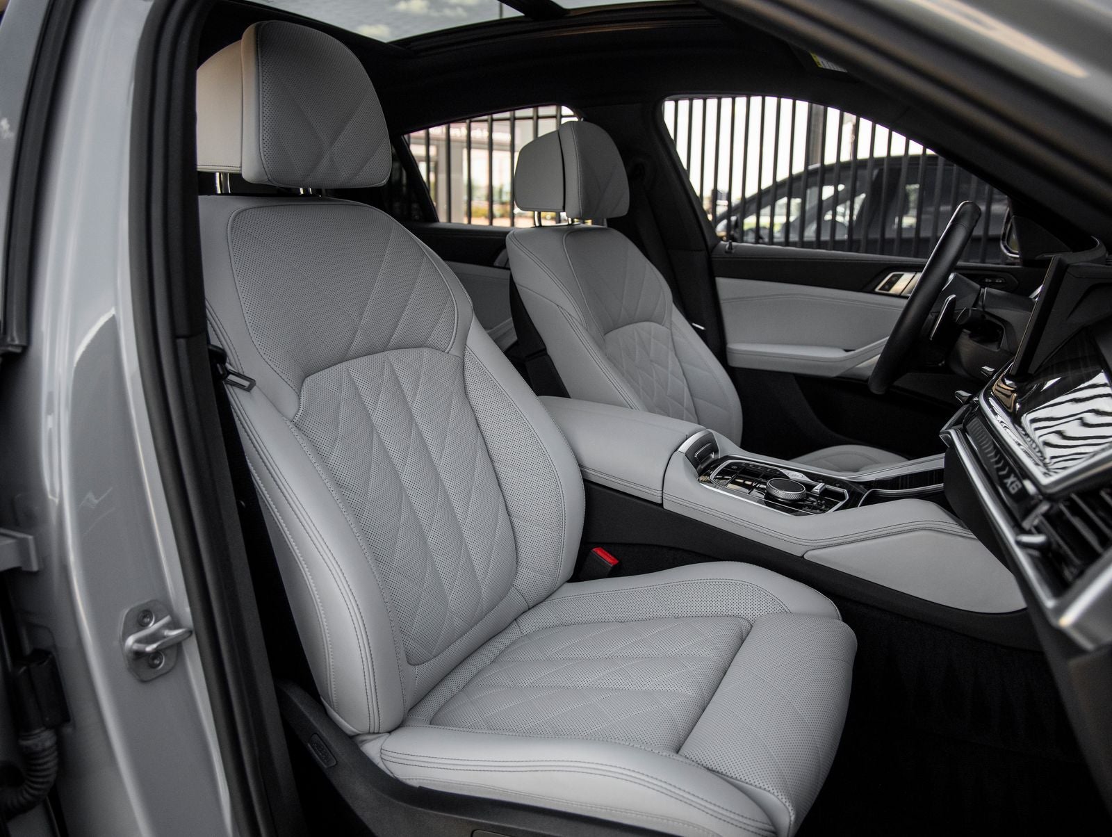 2025 BMW X6 xDrive40i