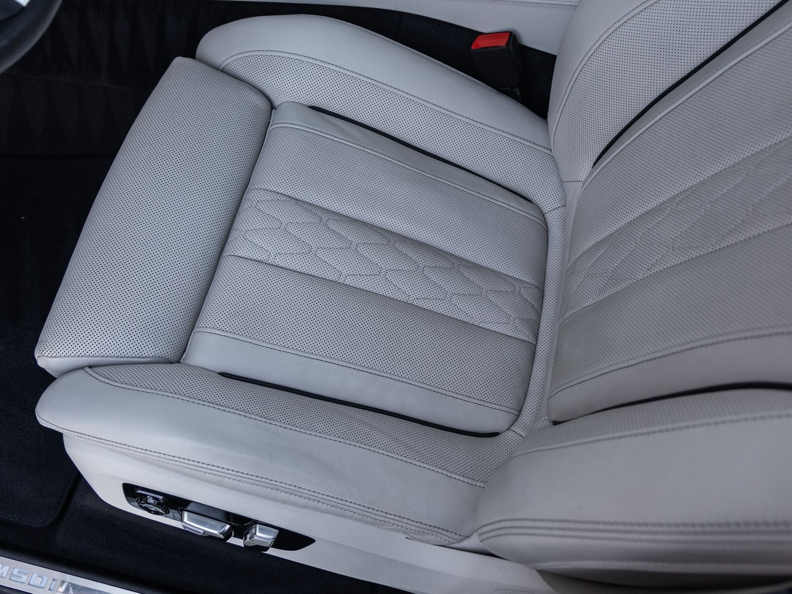 2021 BMW X7 M50i