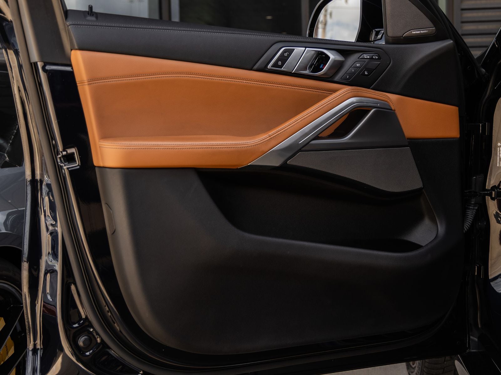 2021 BMW X6 M50i