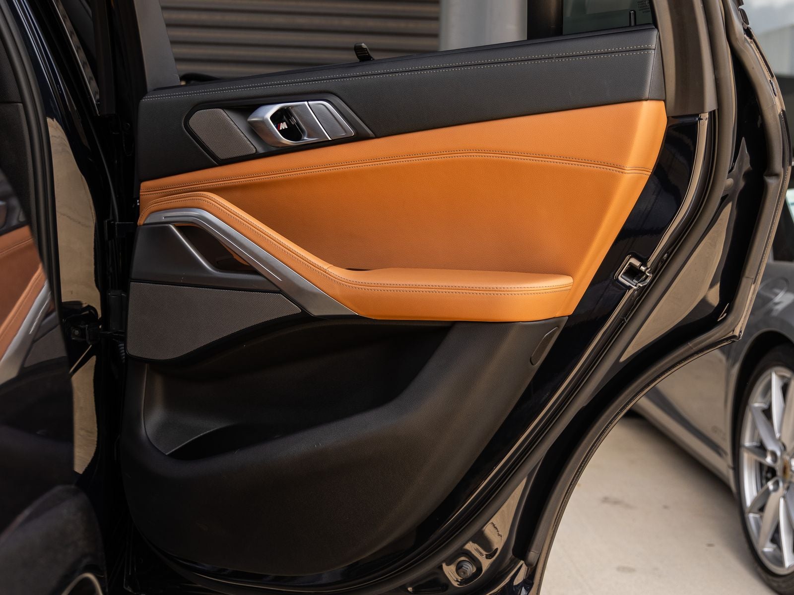 2021 BMW X6 M50i
