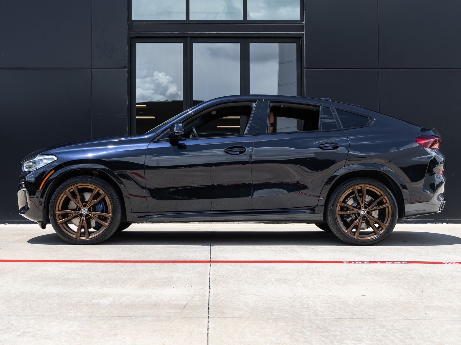 2021 BMW X6 M50i