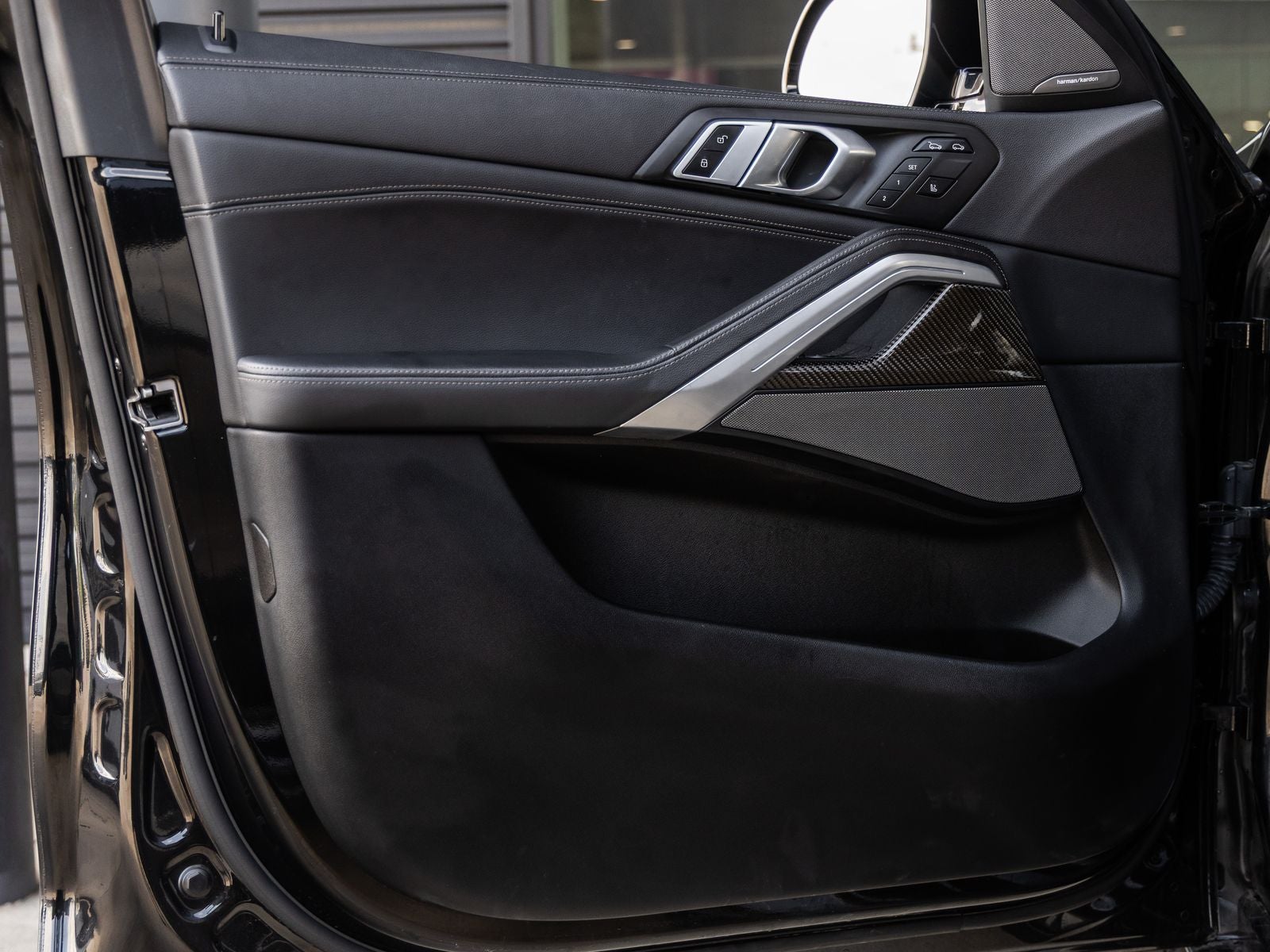 2021 BMW X6 M50i
