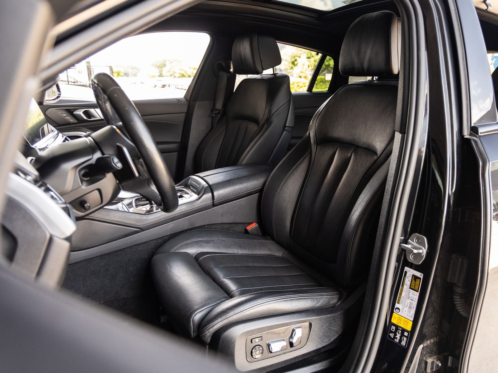 2021 BMW X6 M50i