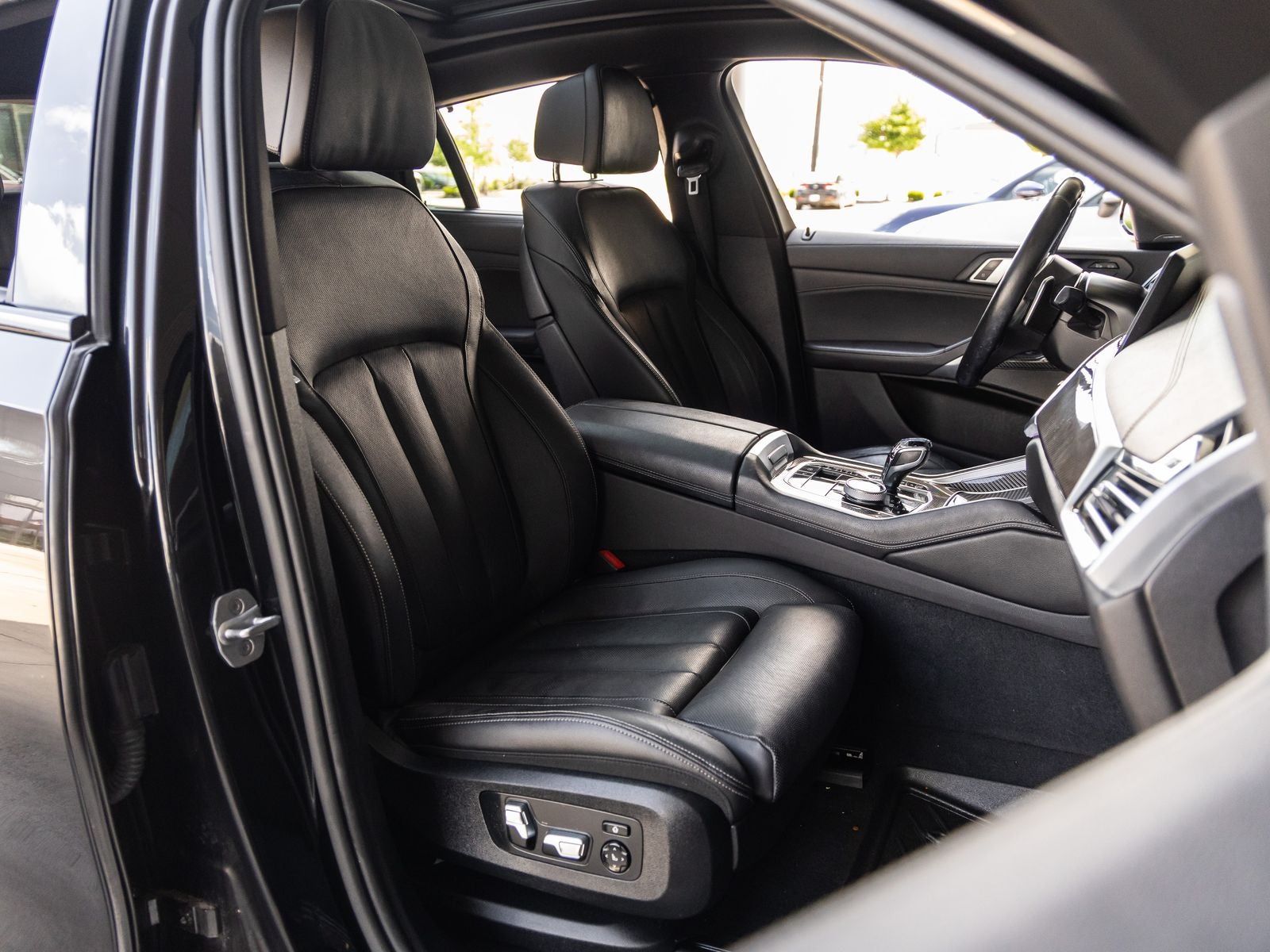 2021 BMW X6 M50i