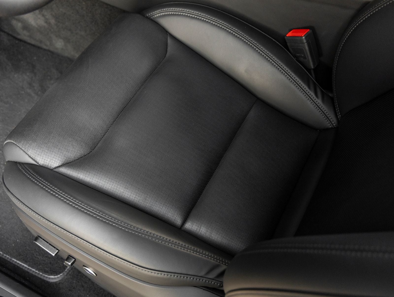 2025 Tesla Model X Base