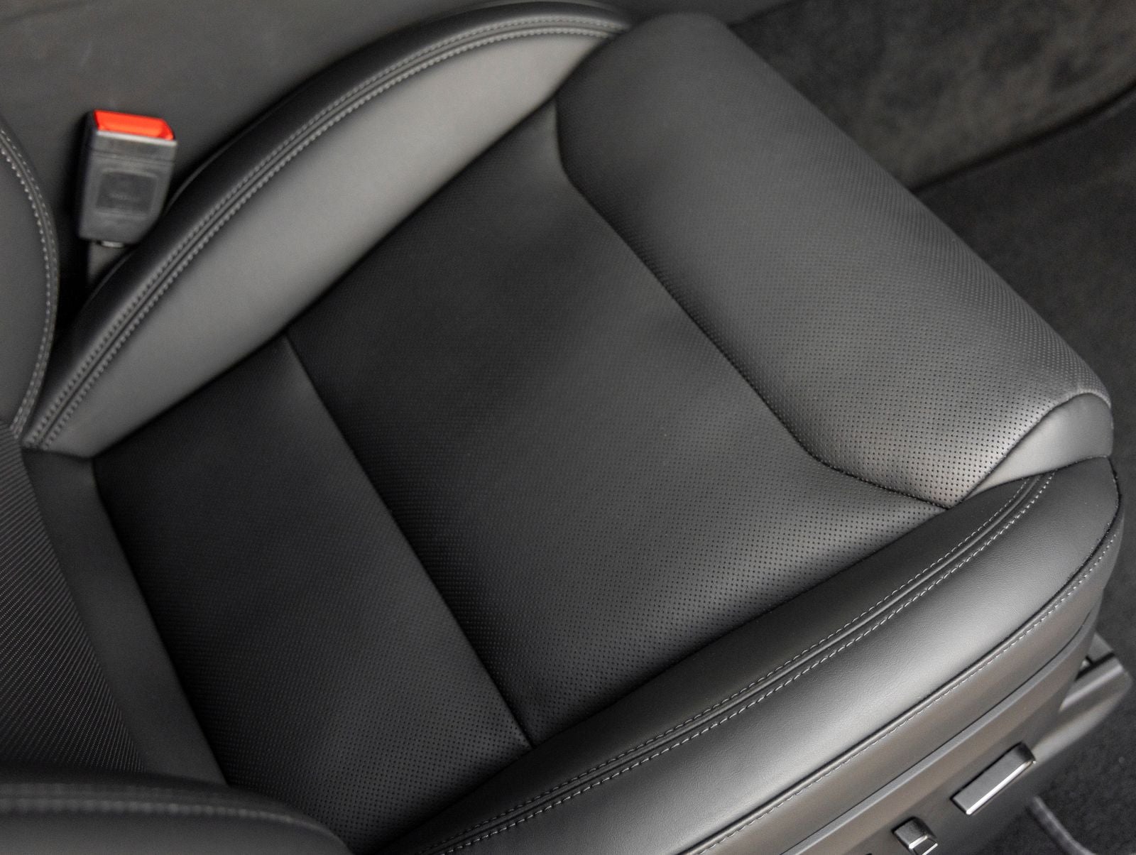 2025 Tesla Model X Base