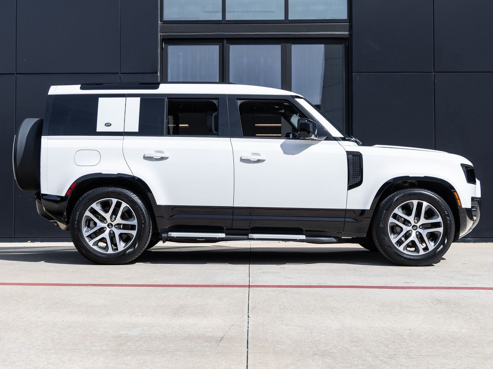 2023 Land Rover Defender 110 X-Dynamic SE