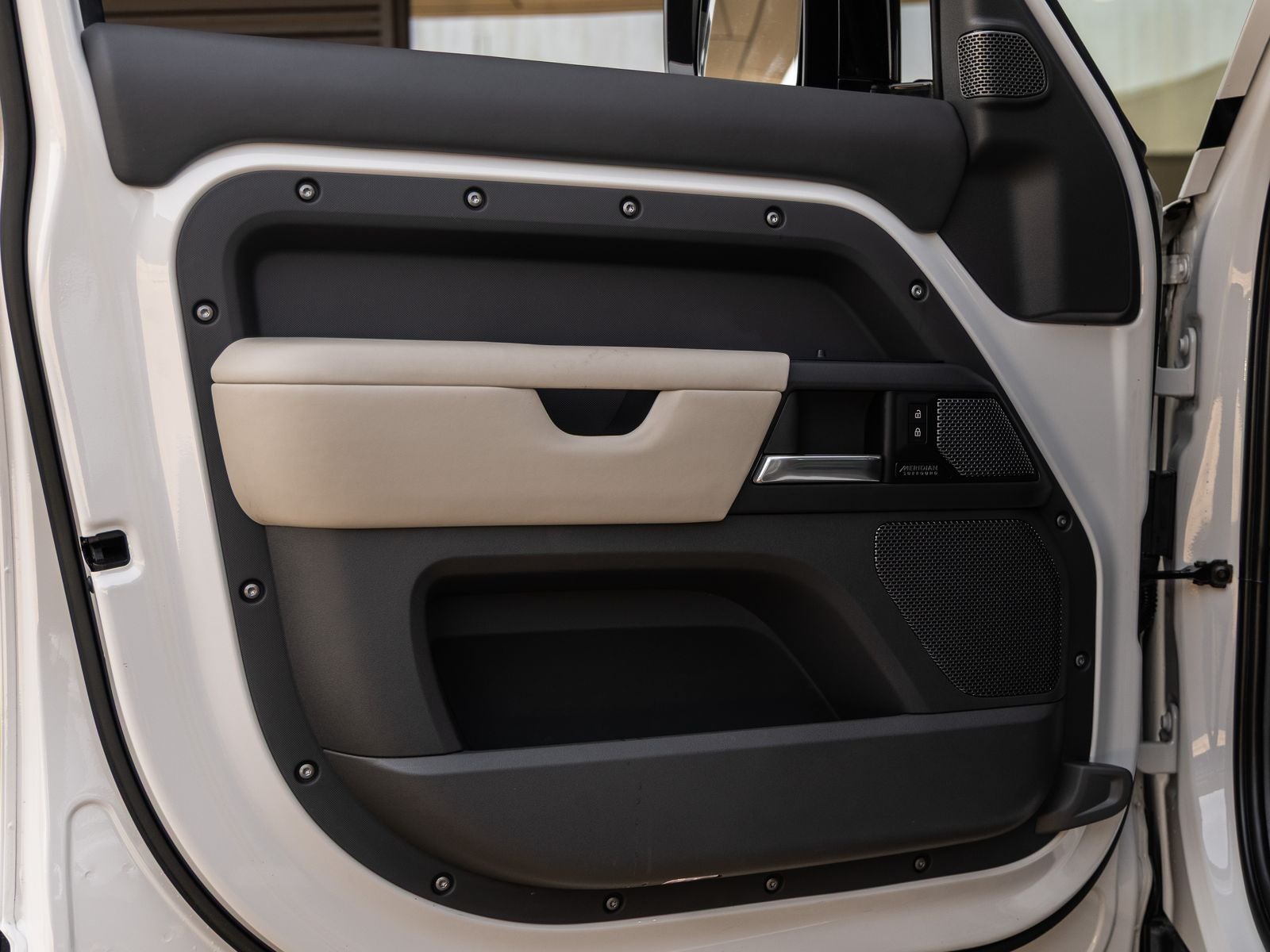 2023 Land Rover Defender 110 X-Dynamic SE