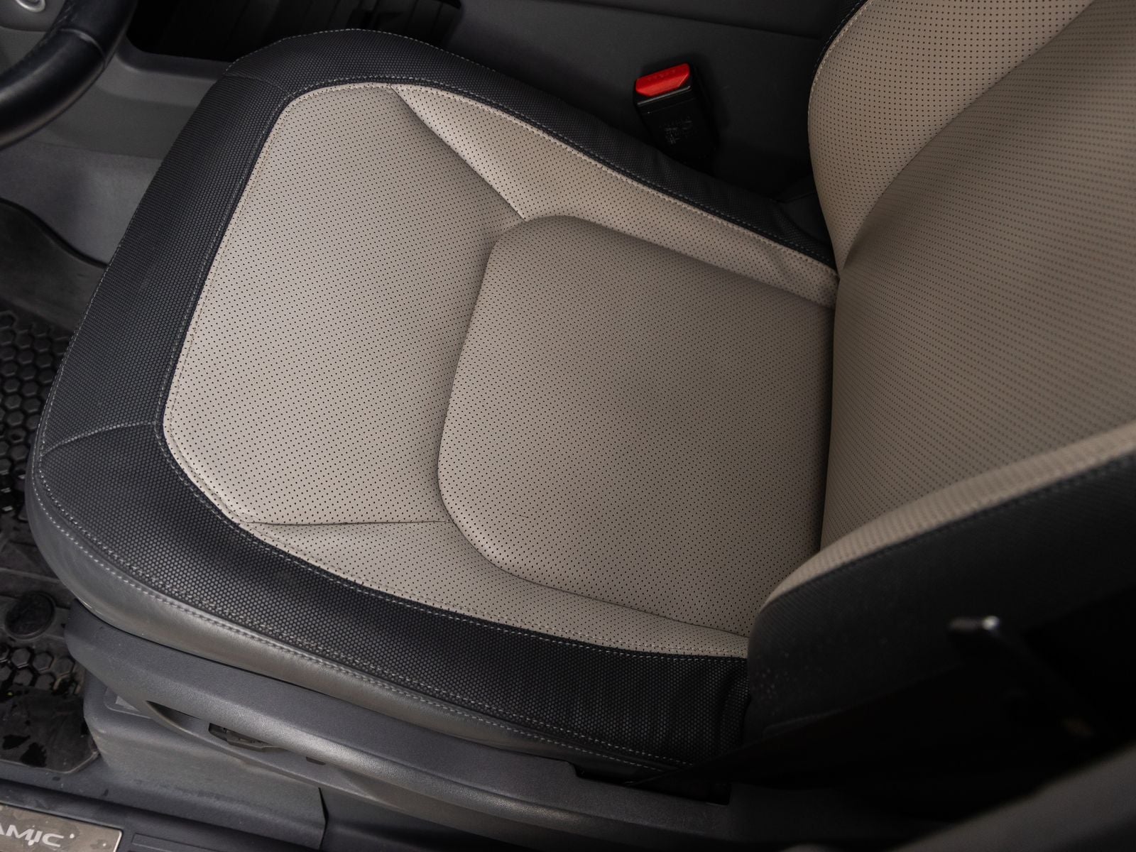 2023 Land Rover Defender 110 X-Dynamic SE