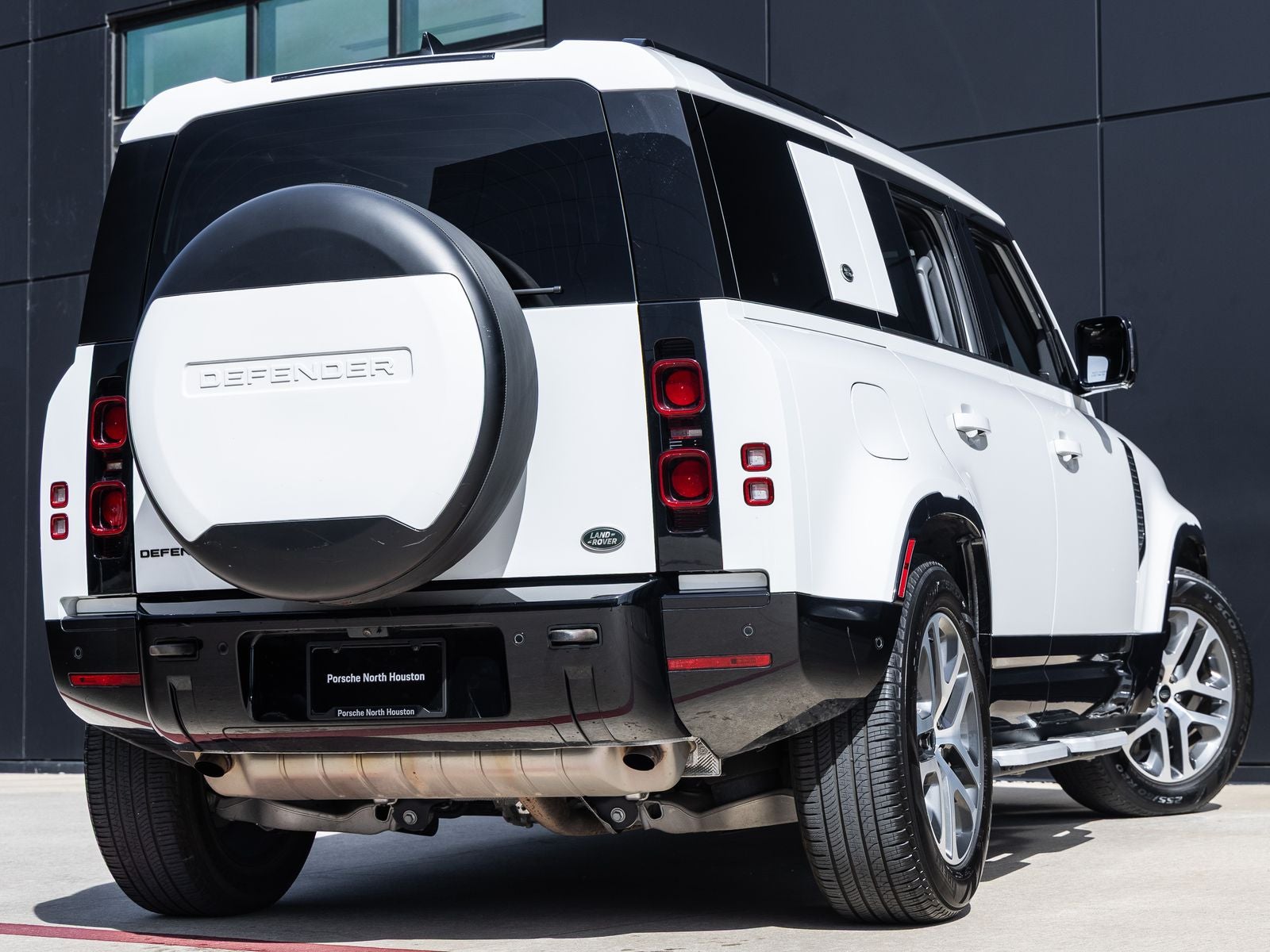 2023 Land Rover Defender 110 X-Dynamic SE