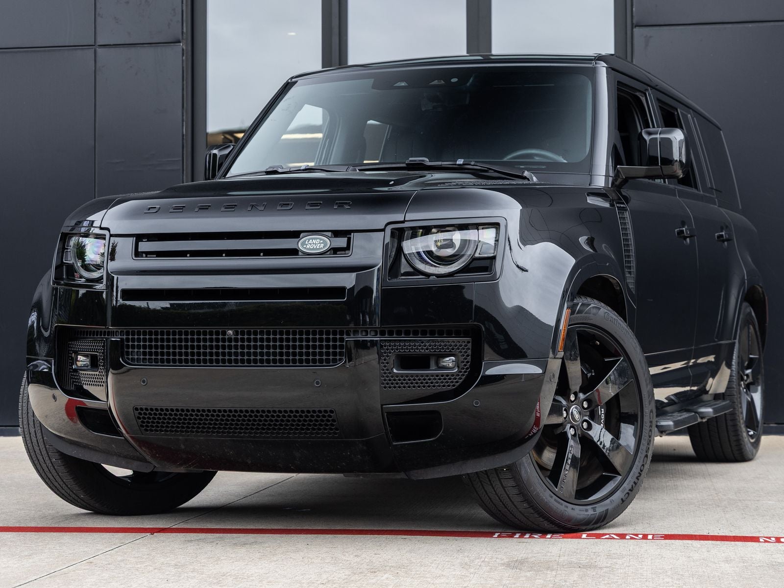 2025 Land Rover Defender 130 V8
