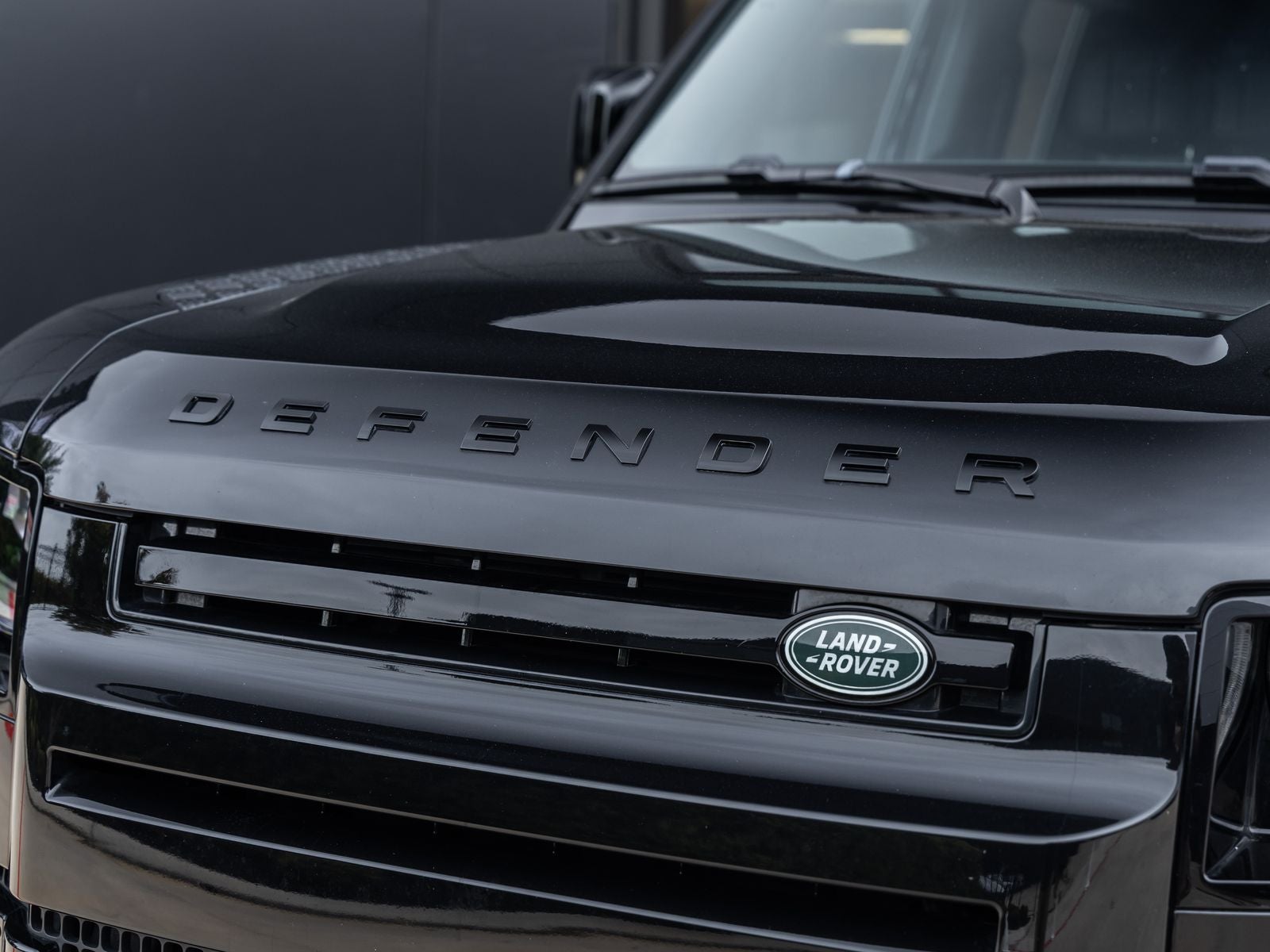 2025 Land Rover Defender 130 V8