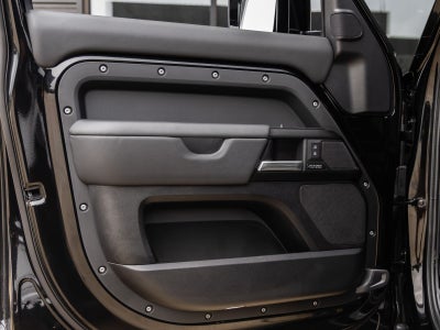 2025 Land Rover Defender 130 V8