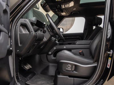 2025 Land Rover Defender 130 V8