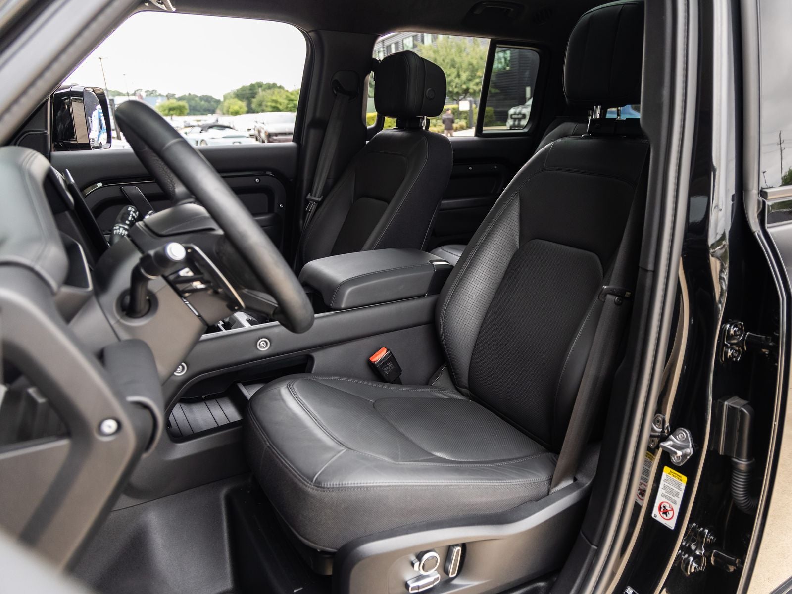 2025 Land Rover Defender 130 V8