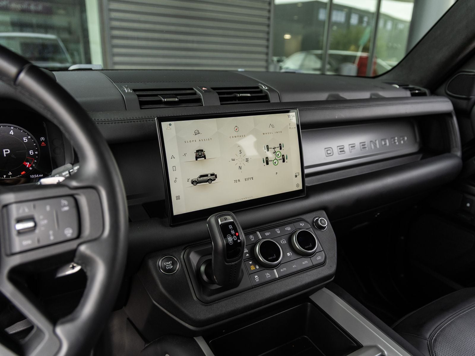 2025 Land Rover Defender 130 V8