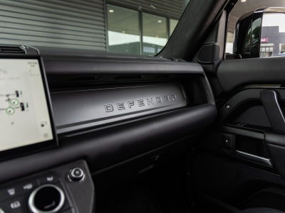 2025 Land Rover Defender 130 V8