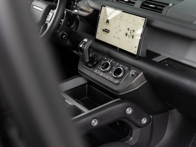 2025 Land Rover Defender 130 V8