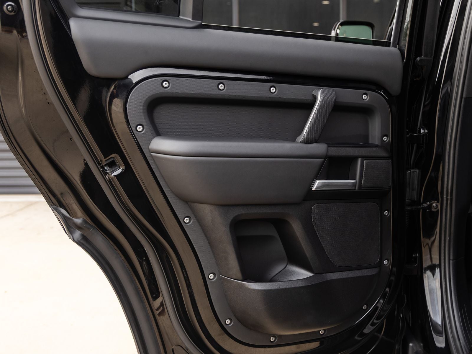 2025 Land Rover Defender 130 V8