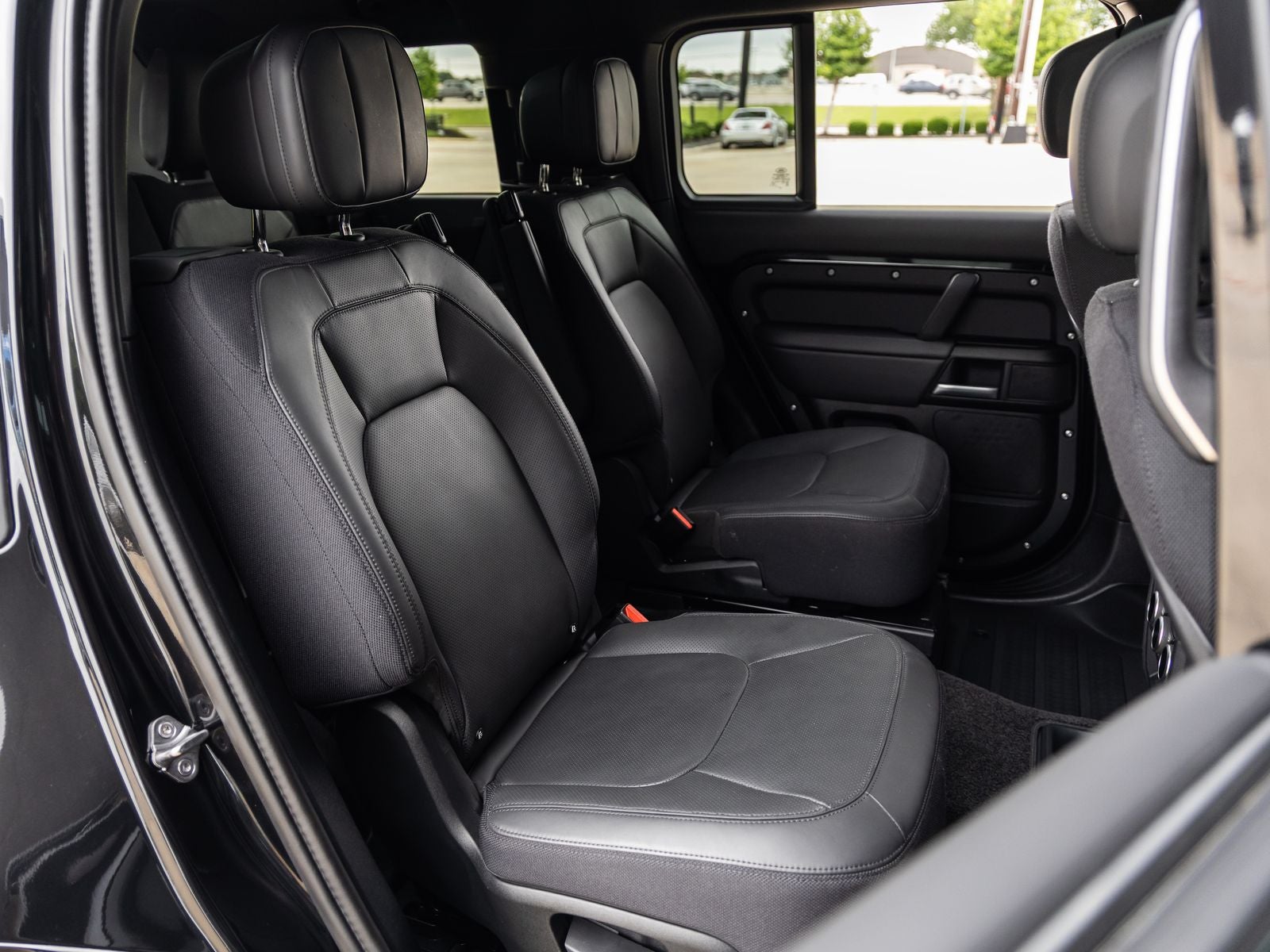2025 Land Rover Defender 130 V8