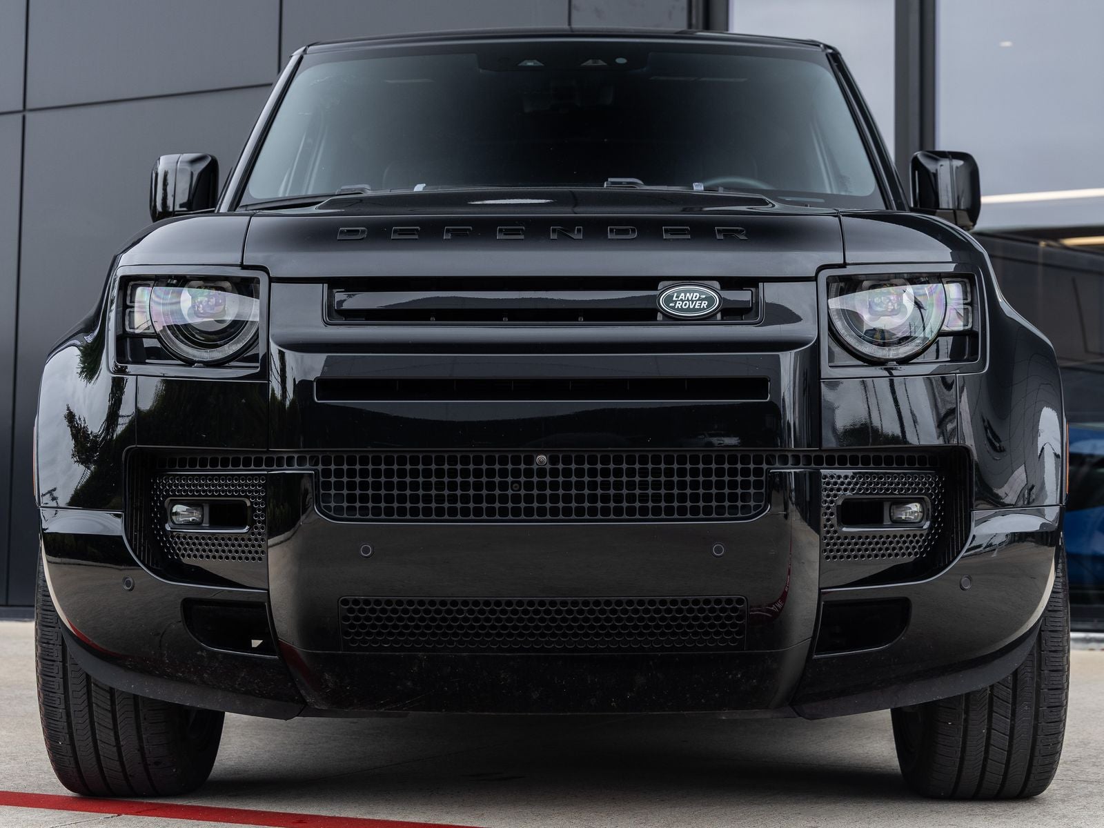 2025 Land Rover Defender 130 V8