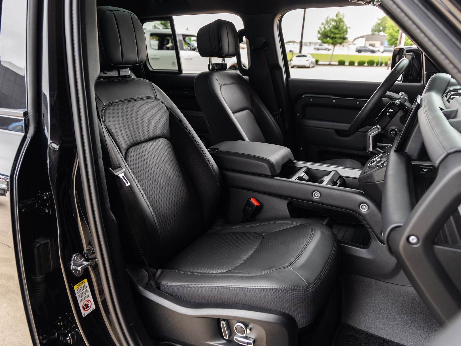 2025 Land Rover Defender 130 V8