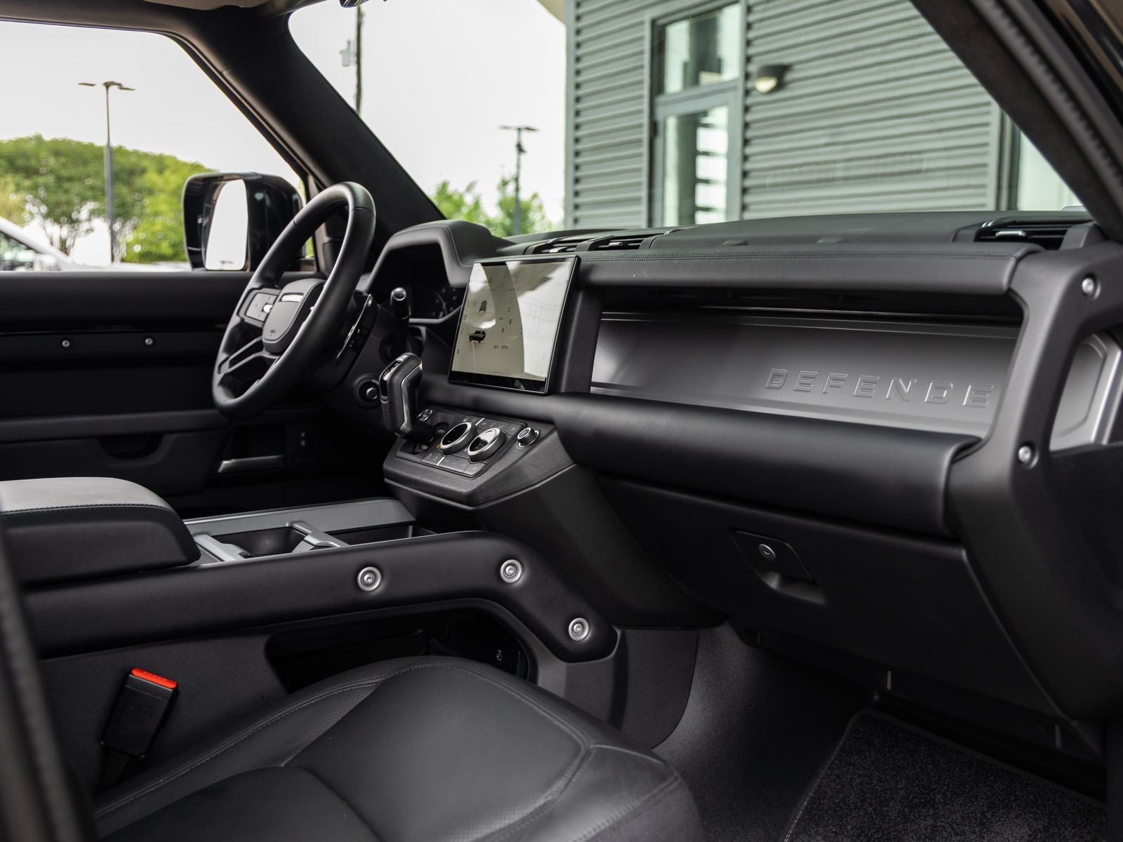 2025 Land Rover Defender 130 V8