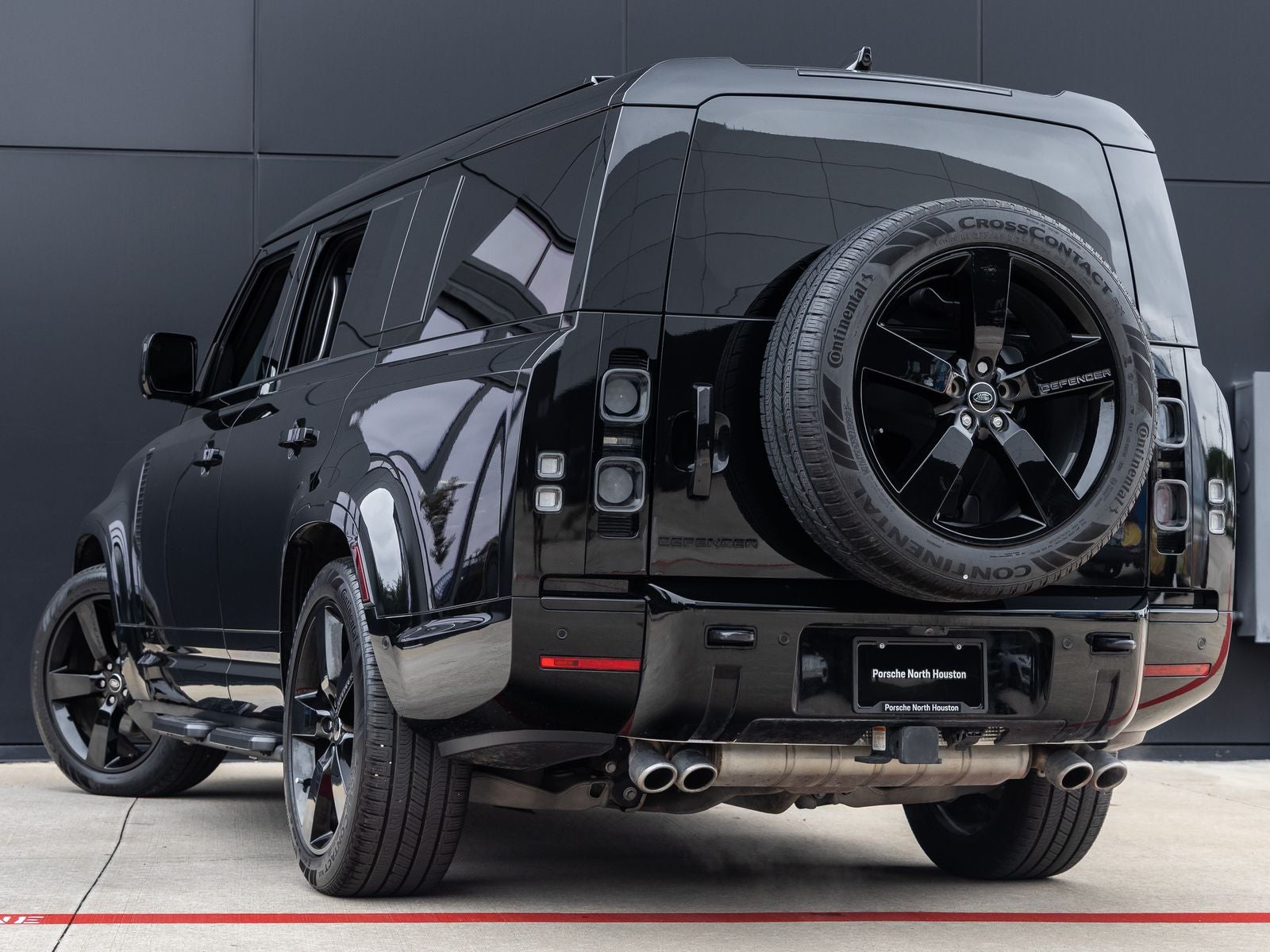 2025 Land Rover Defender 130 V8