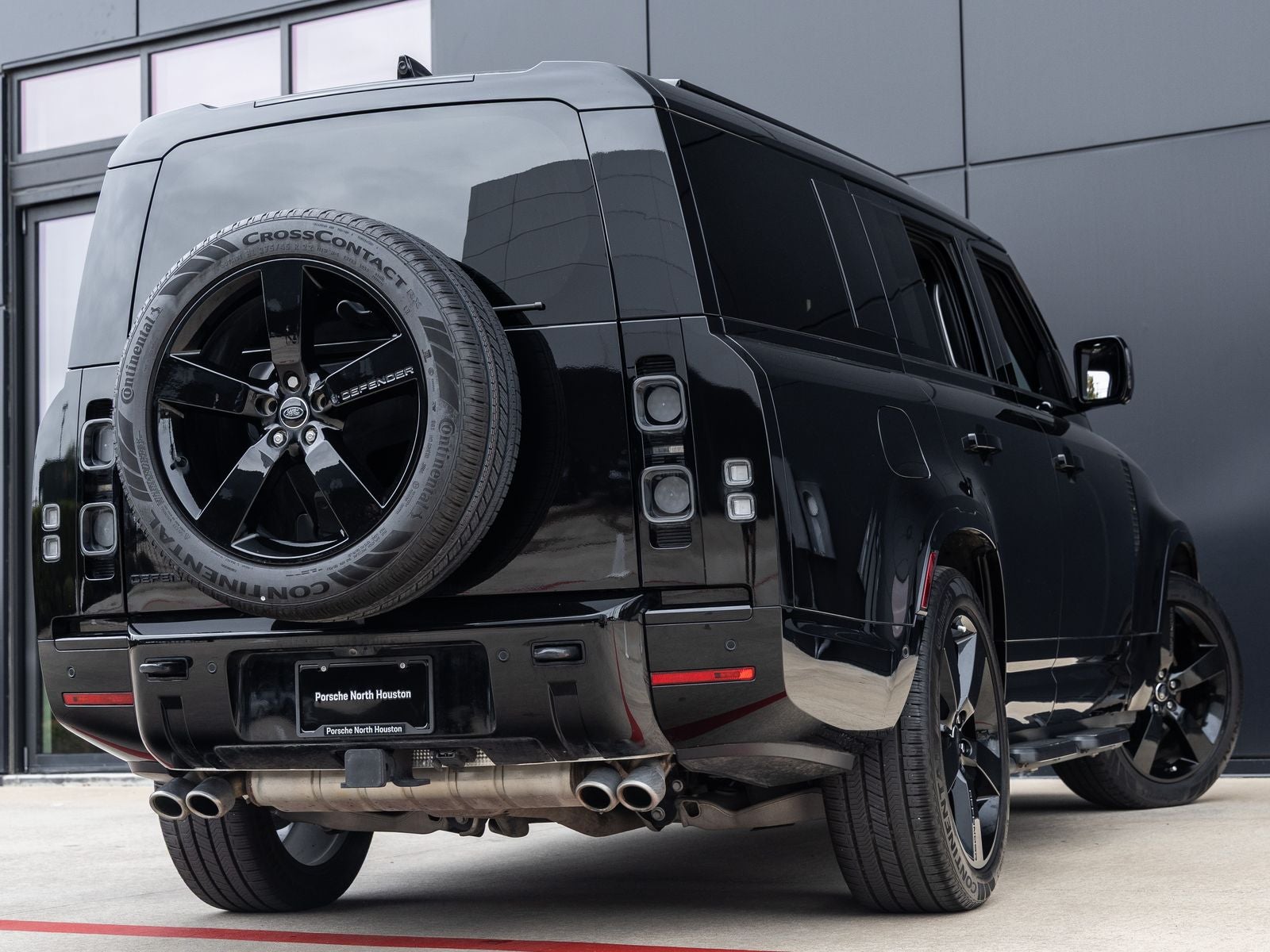 2025 Land Rover Defender 130 V8