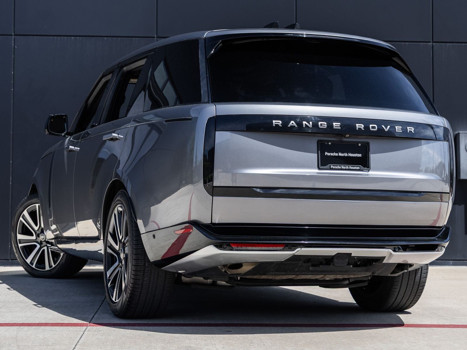 2023 Land Rover Range Rover SE LWB
