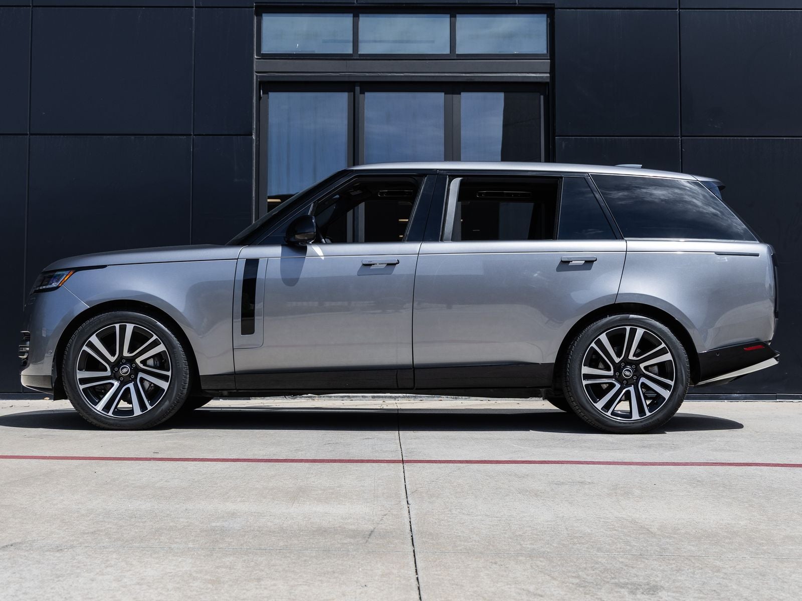 2023 Land Rover Range Rover SE LWB