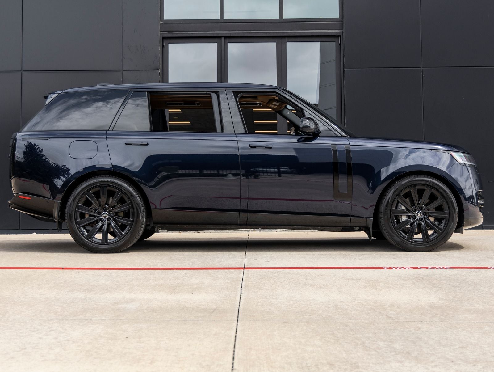 2023 Land Rover Range Rover SE LWB