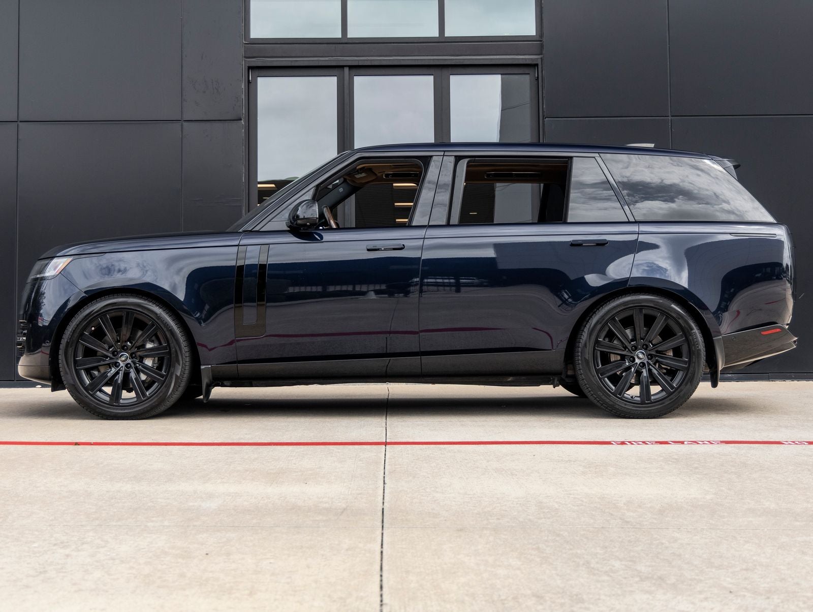 2023 Land Rover Range Rover SE LWB