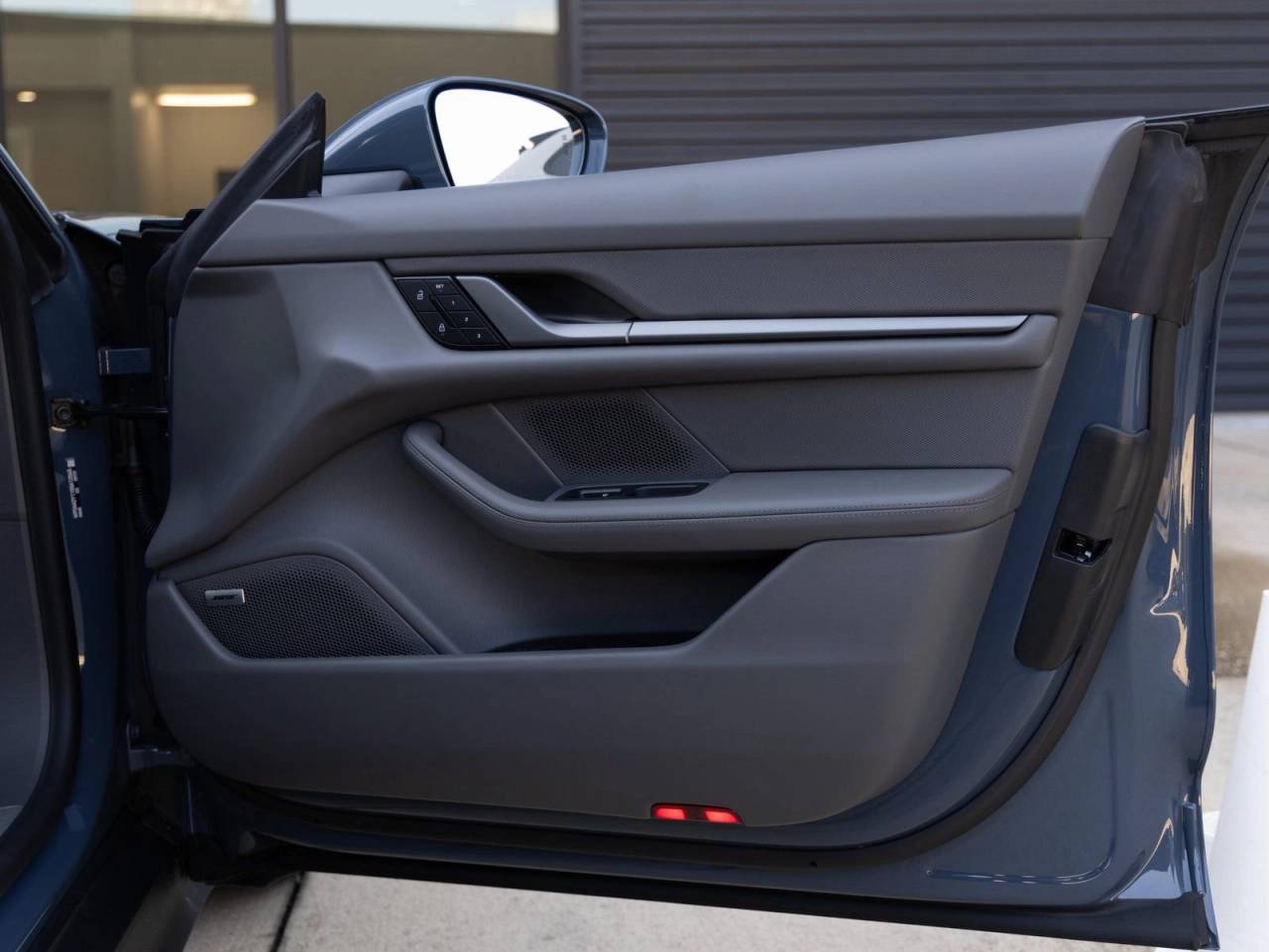 2025 Porsche Taycan Taycan